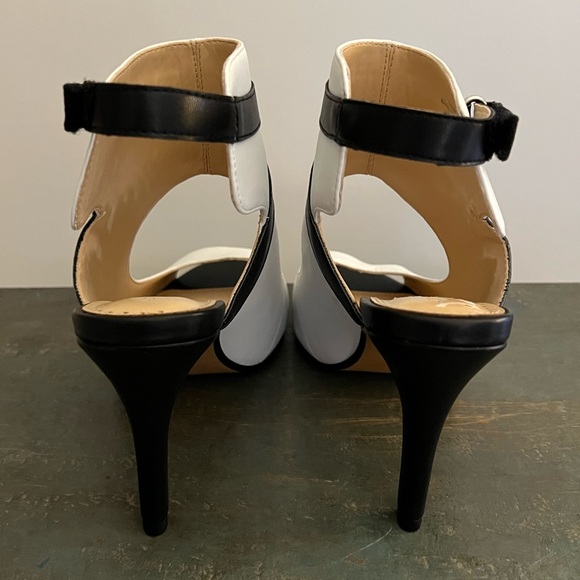 Adrienne Vittadini Glorene Heels Size 8 - Picture 4 of 7